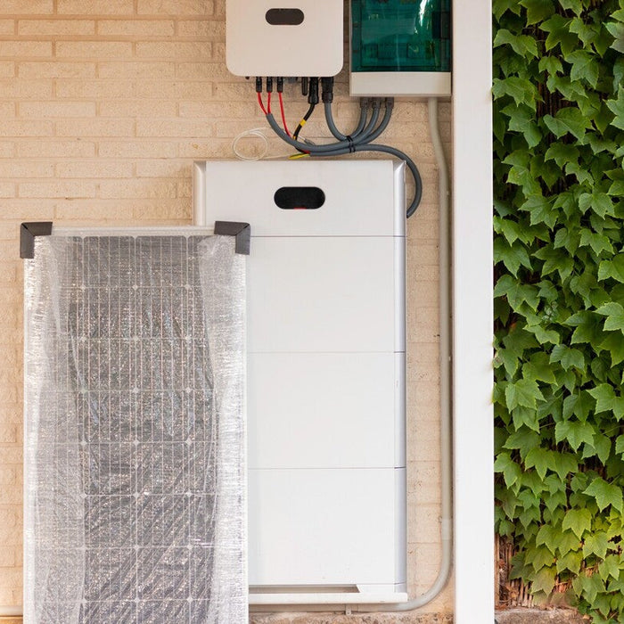 new solar system with panels and an inverter, showing how solar batteries work